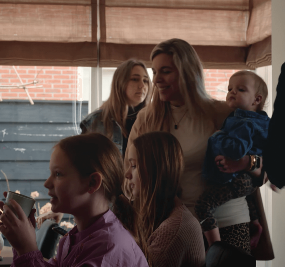 Familie aan tafel